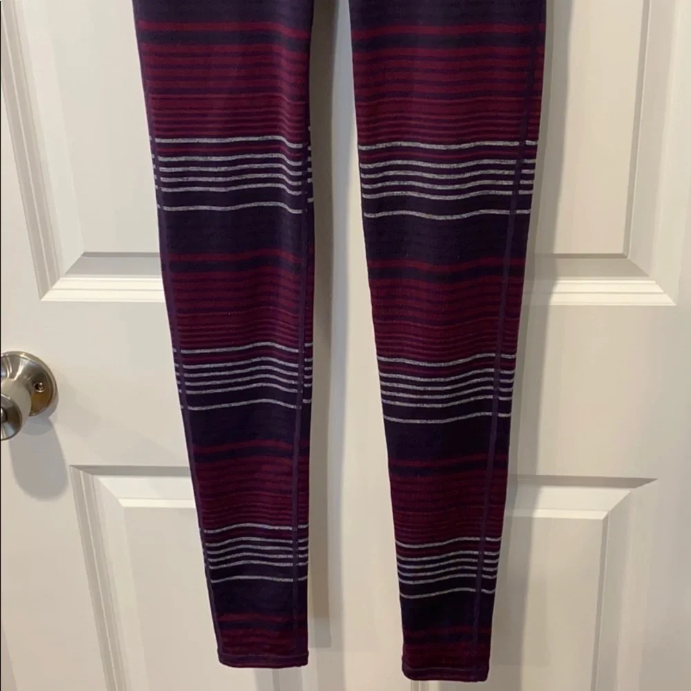 Athleta EUC XS Chaturanga Purple striped leggings